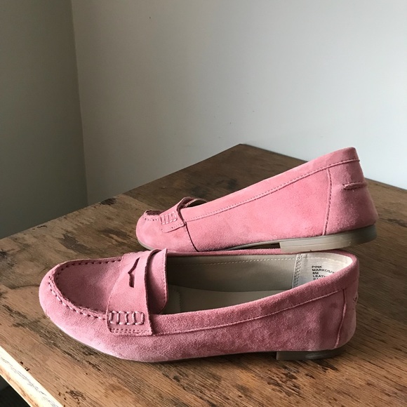 White Mountain Shoes - Pink suede loafers